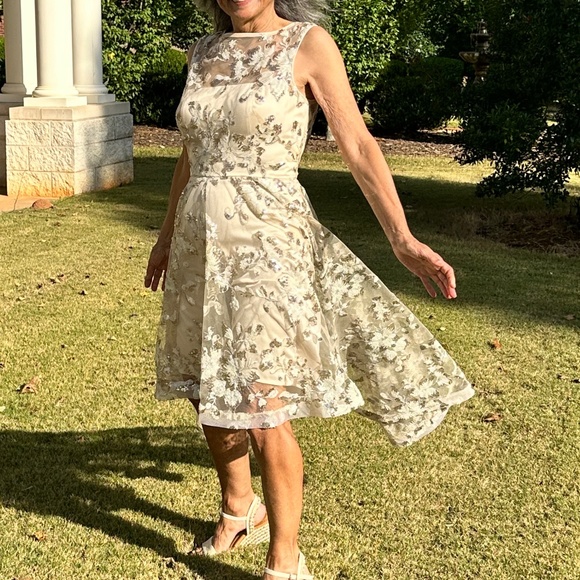 Exquisite Eliza J Dress - Picture 2 of 4